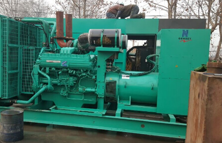 沐川发电机组如何判断水冷式机油散热器内部是否需要清洗？